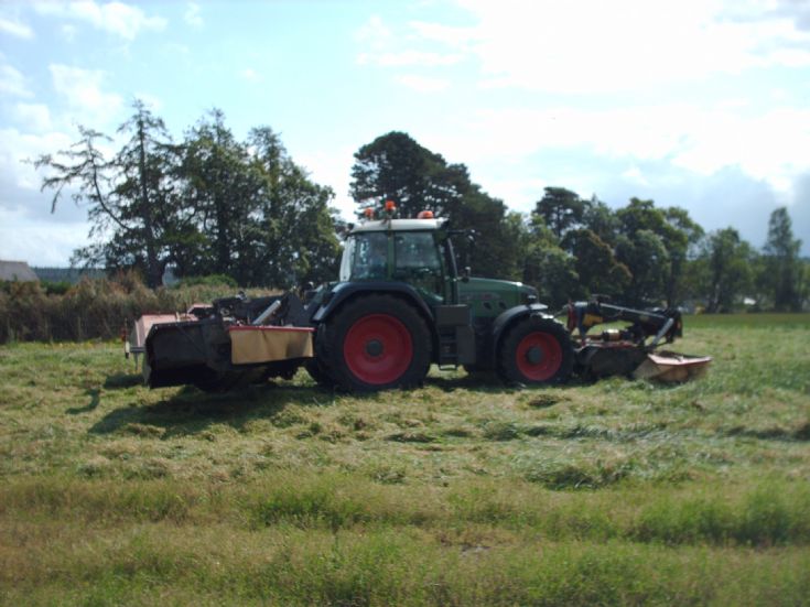Fendt 818 mowin in Cawdor, Nairshire