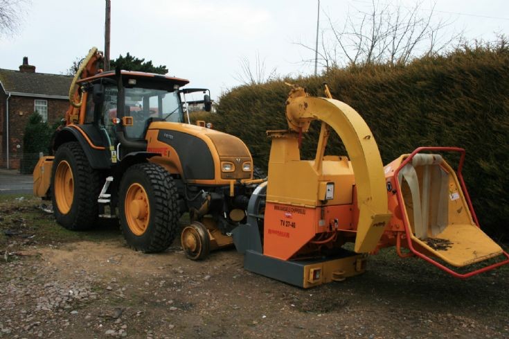 Valtra T121.