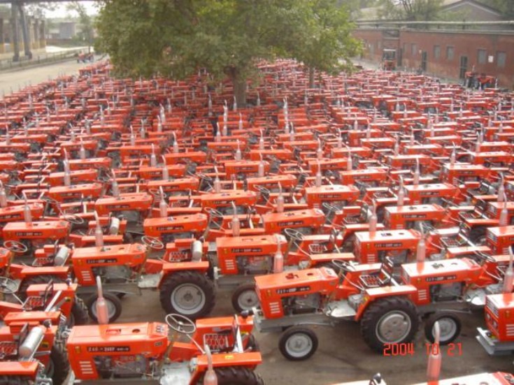 YTO Tractor Traffic Jam