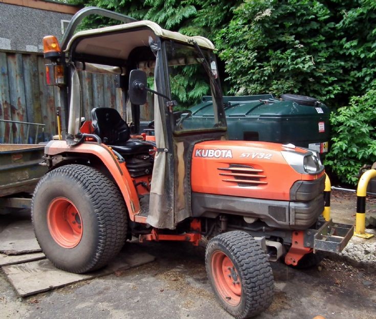 Kubota stV32