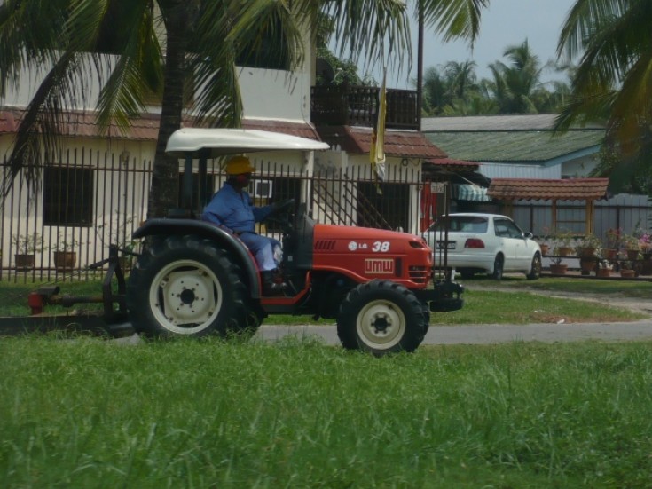 LG grass cutting tractor