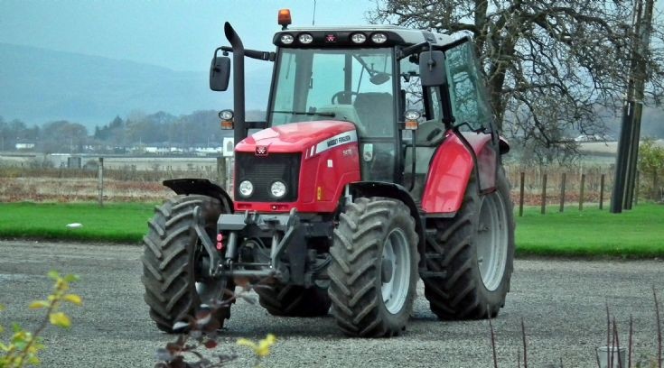 Massey Ferguson 5470