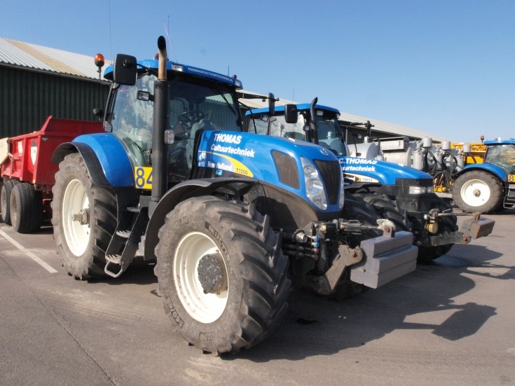 New Holland T7050 