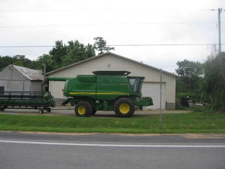 John Deere 9660 combine in Newville, PA