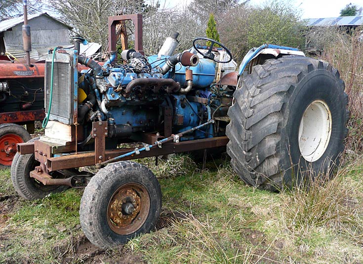 Unidentified tractor - big tyres