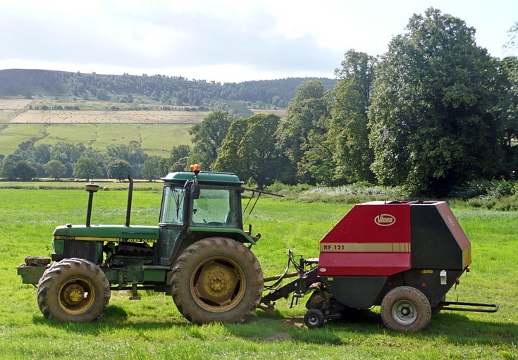 John Deere 3050 at Strathpeffer